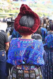 Images Dated 27th November 2007: Mayan woman in traditional dress, Santa Catarina Palopo, Santa Catarina