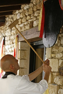 Images Dated 13th April 2000: Meal call in Zen temple, Larzac, Dordogne, France, Europe