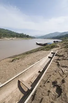 Gom Dturn Prints: On side of Mekong River at Gom Dturn