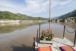 Images Dated 4th January 2008: Mekong River near Luang Prabang, Laos, Indochina, Southeast Asia, Asia