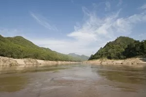 Images Dated 4th January 2008: Mekong River near Luang Prabang, Laos, Indochina, Southeast Asia, Asia