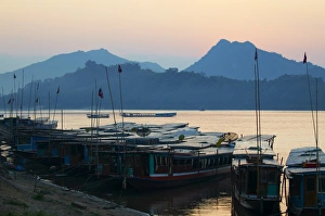 Mekong River at sunset, Luang Prabang, Laos, Indochina, Southeast Asia, Asia