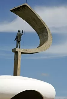 Images Dated 6th March 2010: Memorial JK with the statue of Juscelino Kubitschek, designed by Oscar Niemeyer, Brasilia, Brazil