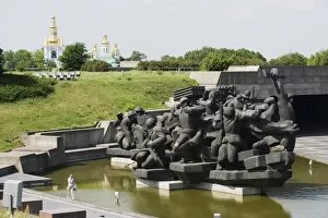 Memorial statue at the Museum of the Great Patriotic War, The Lavra church behind
