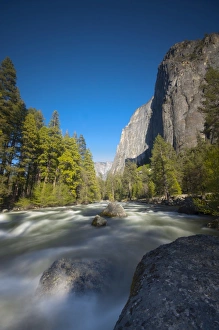 Images Dated 10th May 2009: Merced River, Yosemite National Park, UNESCO World Heritage Site, California
