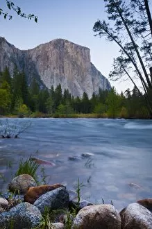 Images Dated 10th May 2009: Merced River, Yosemite National Park, UNESCO World Heritage Site, California