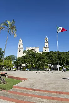 Mexican Culture Gallery: Mexican flag, Plaza Grande, Cathedral de IIdefonso in the background, Merida, Yucatan State