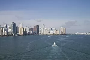 Images Dated 18th January 2008: Miami skyline viewed from Rickenbacker causeway, Key Biscayne, Miami, Florida