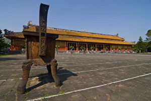 Images Dated 27th December 2009: To Mieu Temple complex, UNESCO World Heritage Site, Hue, Vietnam, Indochina