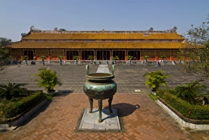 Images Dated 27th December 2009: To Mieu Temple complex, UNESCO World Heritage Site, Hue, Vietnam, Indochina