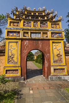 Images Dated 27th December 2009: To Mieu Temple complex, UNESCO World Heritage Site, Hue, Vietnam, Indochina