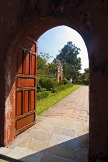 Images Dated 27th December 2009: To Mieu Temple complex, UNESCO World Heritage Site, Hue, Vietnam, Indochina