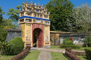 Images Dated 27th December 2009: To Mieu Temple complex, UNESCO World Heritage Site, Hue, Vietnam, Indochina