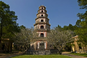 Images Dated 27th December 2009: To Mieu Temple complex, UNESCO World Heritage Site, Hue, Vietnam, Indochina