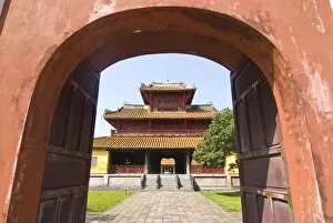 Images Dated 27th December 2009: To Mieu Temple complex, UNESCO World Heritage Site, Hue, Vietnam, Indochina