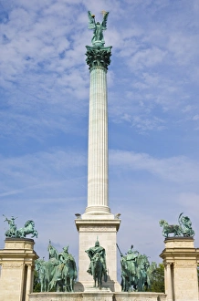 The Millennium monument, with archangel Gabriel on top, Heroes Square (Hosok ter) The Millennium monument, with archangel Gabriel on top, Heroes Square (Hosok ter)