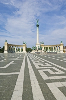 The Millennium monument, with archangel Gabriel on top, Heroes Square (Hosok tere)