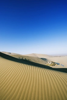 Images Dated 13th December 2008: Ming Sha sand dunes and pavilion at Crescent Moon Lake, Dunhuang, Gansu Province