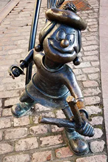 Human Likeness Gallery: Minnie the Minx statue, Dundee, Scotland