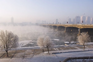 Images Dated 5th February 2008: Mist rising off Songhua River and ice covered trees in winter, Jilin City
