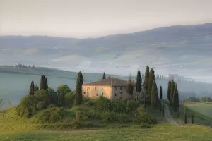Images Dated 10th May 2009: Misty dawn view towards Belvedere across Val d Orcia, UNESCO World Heritage Site