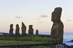 Images Dated 16th March 2008: Moai stone statues at Ahu Vai Uri, Rapa Nui (Easter Island), UNESCO World Heritage Site