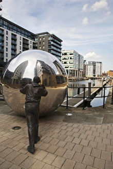 Leeds Prints: Modern sculpture at Clarence Dock