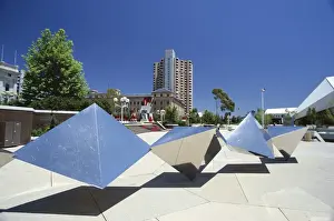 Adelaide Prints: Modern sculpture between Parliament House