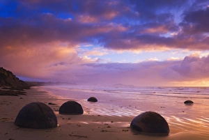 Holidaying Prints: Moeraki Boulders