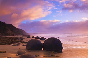 Images Dated 3rd March 2008: Moeraki Boulders