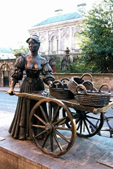 Republic Of Ireland Gallery: Molly Malone statue, Grafton Street, Dublin, Republic of Ireland, Europe