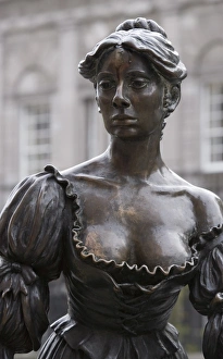 Images Dated 14th September 2006: Molly Malone statue, (the tart with the cart), Grafton Street, Dublin, Republic of Ireland