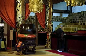 Images Dated 27th April 2009: Monk inside Shidoden Memorial Hall at Eiheiji Temple, headquarters of the Soto sect of Zen Buddhism