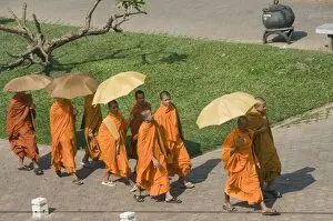 Monks, Phnom Penh, Cambodia, Indochina, Southeast Asia, Asia