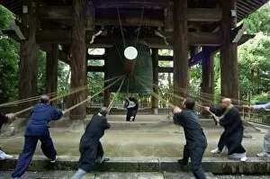 Japanese Culture Gallery: Monks pulling ropes of big bell