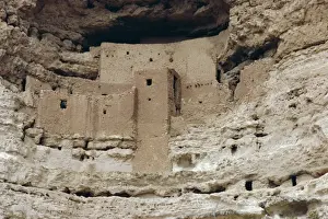 Montezuma Castle dating from 1100-1400 AD in limestone cliff