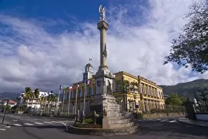 Images Dated 29th July 2007: Monument aux Morts in front of the town hall of St-Denis, La Reunion, Indian Ocean