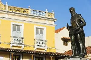 Images Dated 28th December 2010: Monument to Pedro Heredia, Plaza de la Coches, Old Town, UNESCO World Heritage Site