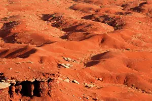 Dirt Prints: Monument Valley shows unique red landscapes with rock formations