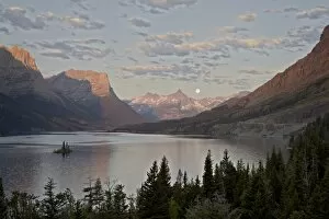 Images Dated 17th August 2008: Moonset over St. Mary Lake, Glacier National Park, Montana, United States of America