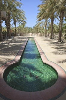 Images Dated 18th September 2009: Moorish pond at the Madinat Jumeirah Hotel, Jumeirah Beach, Dubai, United Arab Emirates