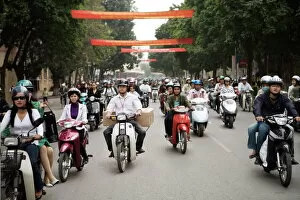 Images Dated 11th April 2007: Mopeds coming towards camera, Hanoi, Vietnam, Indochina, Southeast Asia, Asia