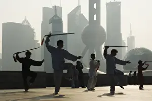 Fitness Prints: Morning exercise against the background of Lujiazui Finance and Trade zone