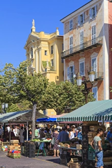 The morning fruit and vegetable market, Cours Saleya, Nice, Alpes-Maritimes, Provence, Cote d Azur, French Riviera, France, Europe