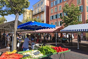 The morning fruit and vegetable market in Cours Saleya, Old Town, Nice, Alpes-Maritimes, Provence, Cote d Azur, French Riviera, France, Europe