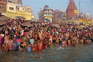 Crowd Prints: Morning religious rituals in the Ganges river