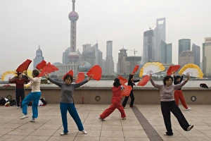 Images Dated 16th November 2008: Morning Tai chi, Shanghai, China, Asia