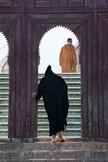 Images Dated 13th November 2009: Moroccan man entering the Mosque of the Andalusian, Fez, Morocco, North Africa, Africa
