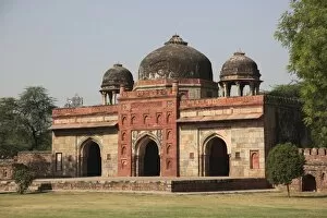 Images Dated 9th April 2010: The mosque of Isa Khan Niyazi, part of the Humayuns Tomb Complex, Delhi, India, Asia