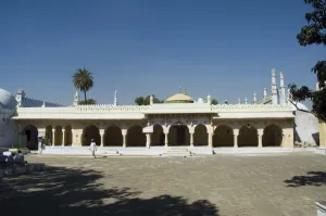 Mughal Prints: Mosque at Tomb of Aurangzeb